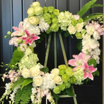 Load image into Gallery viewer, FEMININE WREATH