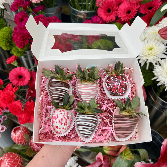 HAND-DIPPED CHOCOLATE STRAWBERRIES
