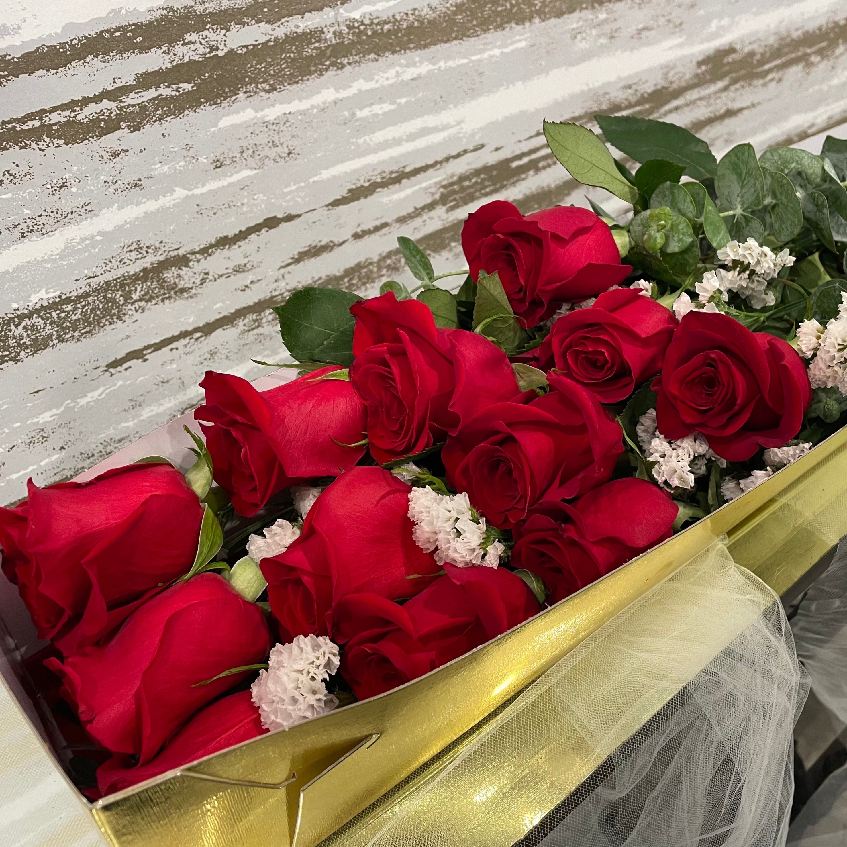 A Dozen Roses Box 1 DOZEN ROSES IN A GOLD BOX – Devynn's Garden
