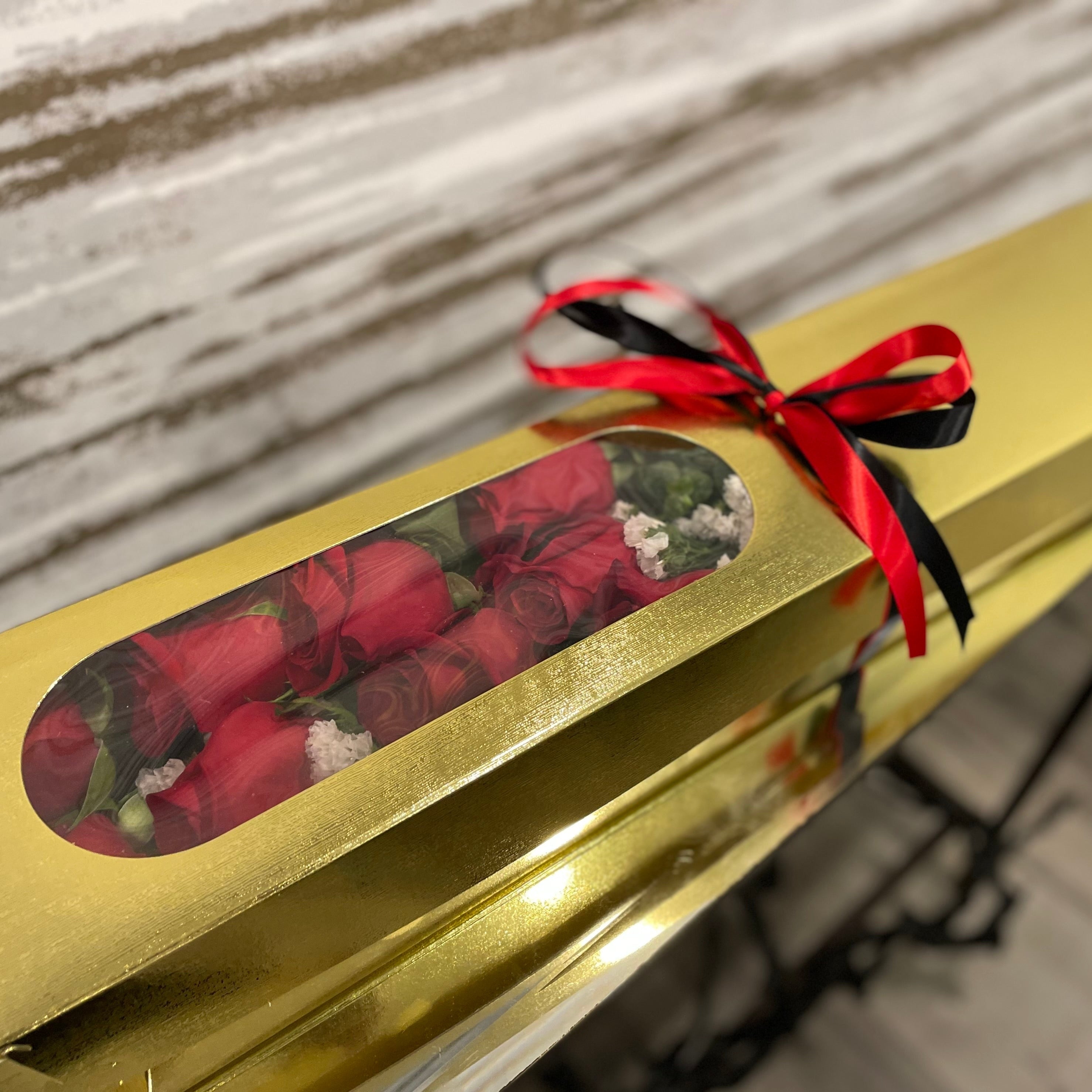 1 DOZEN ROSES IN A GOLD BOX – Devynn's Garden